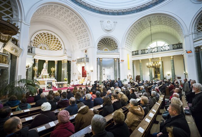 Szentmise az áldozatok emlékére (MTI)