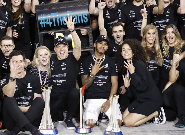 A negyedik világbajnoki titulust ünneplő Mercedes-csapat (Fotó: Beta/AP)