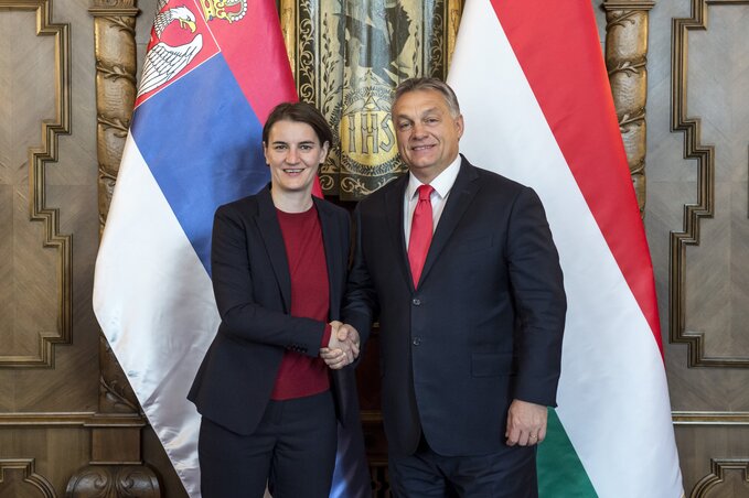 Orbán Viktor magyar kormányfő fogadja Ana Brnabić szerb miniszterelnököt az Országházban (MTI Fotó: Miniszterelnöki Sajtóiroda / Árvai Károly)