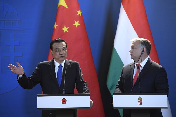 Li Ko-Csiang és Orbán Viktor a megbeszélést követő sajtótájékoztatón (Fotó: MTI)