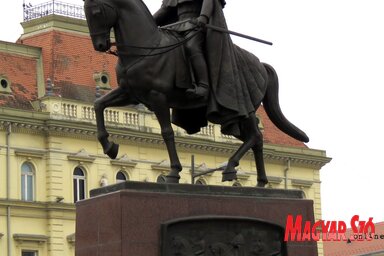 A király lovas szobra Nagybecskereken (Fotó: Kecskés István)