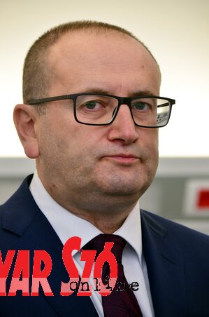 Doc. dr. Zoran Gojković, tartományi egészségügyi titkár (Dávid Csilla felvétele) Doc. dr. Zoran Gojković, tartományi egészségügyi titkár (Dávid Csilla felvétele)