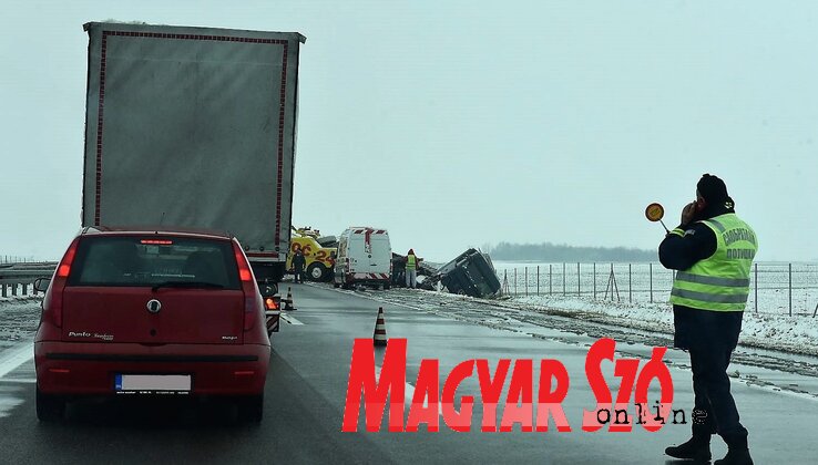 A közlekedés folyamatos (Ótos András felvétele)