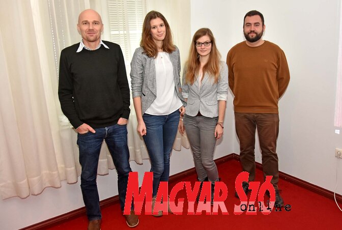 Középen a két németországi önkéntes hölgy (Fotó: Gergely Árpád)