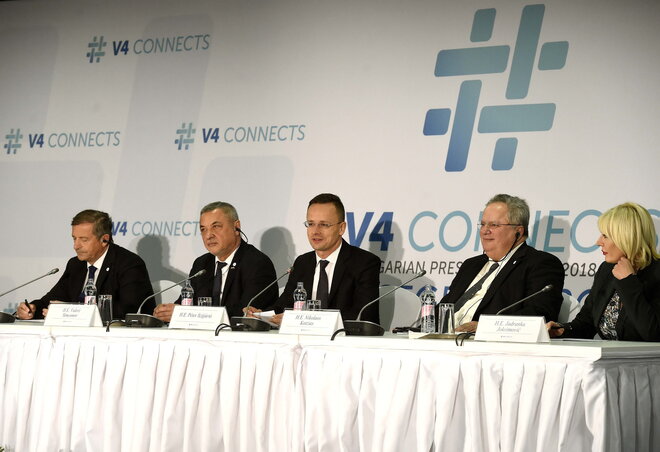 Ivan Korčok szlovák megbízott külügyminiszter, Valeri Szimeonov, Szijjártó Péter, Nikosz Kociasz és Jadranka Joksimović (Fotó: MTI)