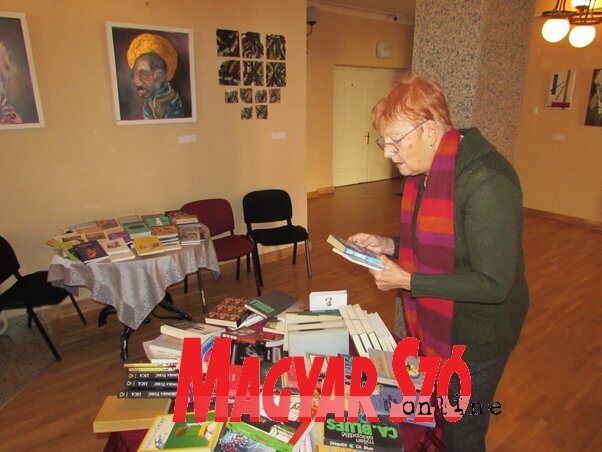 Magyar és szerb nyelvű könyvek nagy választéka (Fehér Ildikó felvétele)