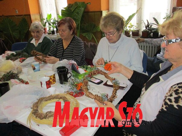 Mutatós asztaldíszek készültek (Sihelnik Ágnes felvétele)