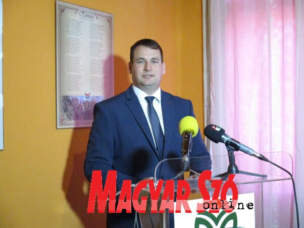 Fremond Árpád a tegnapi sajtótájékoztatón (Sihelnik Ágnes felvétele)