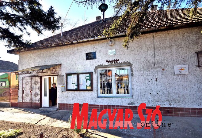 A királyhalmi helyi közösség épülete több mint negyven év után megújul (Fotó: Gergely Árpád)