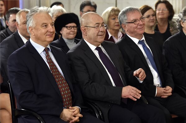 Pásztor istván díjazott és Semjén Zsolt miniszterelnök-helyettes (balról) az ünnepségen (Fotó: MTI)