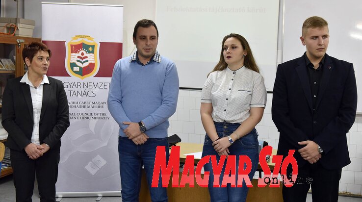 December folyamán felkeresnek minden olyan középiskolát, ahol részben vagy teljes egészében magyar nyelven folyik az oktatás (Ótos András felvétele)