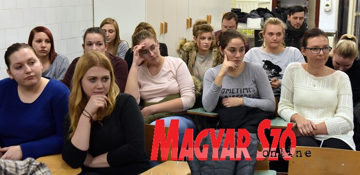 December folyamán felkeresnek minden olyan középiskolát, ahol részben vagy teljes egészében magyar nyelven folyik az oktatás (Ótos András felvétele)