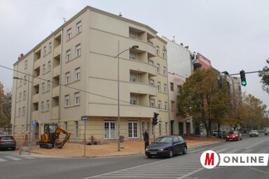 A területrendezési tervek megváltoztatására az esetek zömében azért van szükség, mert magasabb épületeket szeretnének építeni a korábban engedélyezett emeletszámnál. A szegény családoknak épített lakásokat (felvételünkön) csak meghatározott szabályozás mellett lehet eladni, erről is dönteniük kell a tanácsnokoknak (Ótos András felvétele)