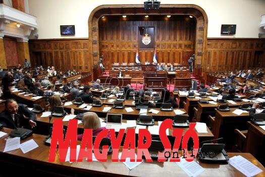 A költségvetés a jövő évi közalkalmazotti bérekre 35 milliárd dinárral nagyobb keretet irányoz elő (Fotó: Ótos András (Archív))