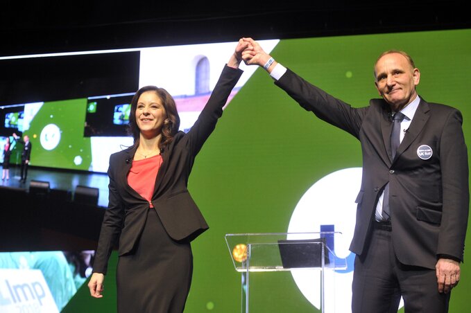 Szél Bernadett és Gémesi György a budapesti nagygyűlésen (Fotó: MTI)