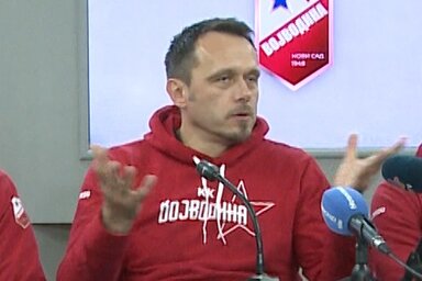 Željko Rebrača egy áprilisi sajtótájékoztatón (Fotó: kkvojvodina.rs)