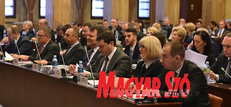 A szabadkai Népszínház, a Žeželj-híd, a VRTV székháza is megépülhet a költségvetési juttatásokból – döntöttek a képviselők (Ótos András felvétele)