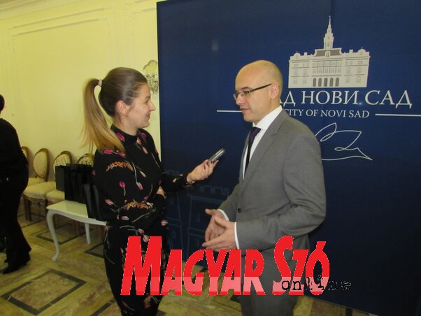 Miloš Vučević munkatársunkkal (Fotó: Fehér Ildikó)