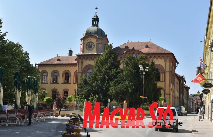 Az Európa Kulturális Fővárosa 2021 projektumban foglaltak szerint Újvidéken 2021-ig 46 helyen alakítanak ki urbánus zsebeket, azaz modern, a lakók ízlése és igényei szerint tervezett köztereket, gyülekezőpontokat. Felvételünkön Karlóca belvárosa (Ótos András felvétele)