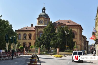 Az Európa Kulturális Fővárosa 2021 projektumban foglaltak szerint Újvidéken 2021-ig 46 helyen alakítanak ki urbánus zsebeket, azaz modern, a lakók ízlése és igényei szerint tervezett köztereket, gyülekezőpontokat. Felvételünkön Karlóca belvárosa (Ótos András felvétele)