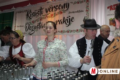 Tavaly mintegy 300 pálinkaminta vett részt a versenyben (Kazinczy Paszterkó Diana felvétele)