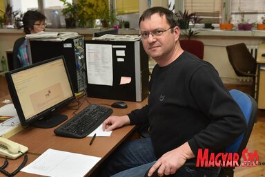 Kollégánk 19 éve ír, szerkeszt és rovatot vezet a Magyar Szóban (Ótos András felvétele)