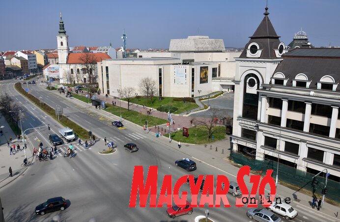 A 2021-es évet megelőző időszak egyfajta gazdasági, politikai és szociológiai átalakulást jelent Újvidék számára (Dávid Csilla felvétele) A 2021-es évet megelőző időszak egyfajta gazdasági, politikai és szociológiai átalakulást jelent Újvidék számára (Dávid Csilla felvétele)