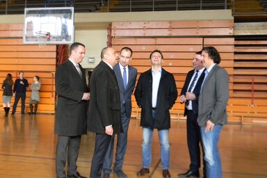 Milićević a sportközpontba is ellátogatott, ahol a tetőszerkezetet szeretnék tartományi támogatással helyrehozni az idén (Fotó: Fehér Rózsa)