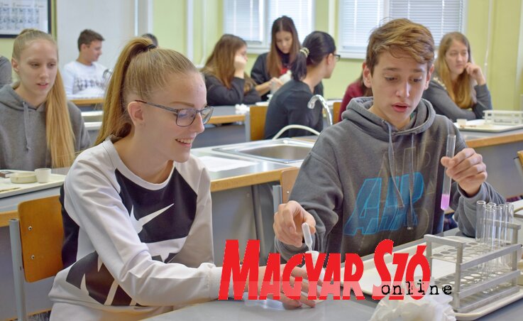 A diákok körében továbbra is nagy az érdeklődés a tehetséggondozó gimnázium iránt (Máriás Endre felvétele) A diákok körében továbbra is nagy az érdeklődés a tehetséggondozó gimnázium iránt (Máriás Endre felvétele)