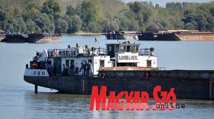 A Dunav grupa agregati dolgozói 2012-ben végső elkeseredésükben zárlat alá helyezték a Duna újvidéki szakaszát (Ótos András archív felvétele 2012 szeptemberéből)