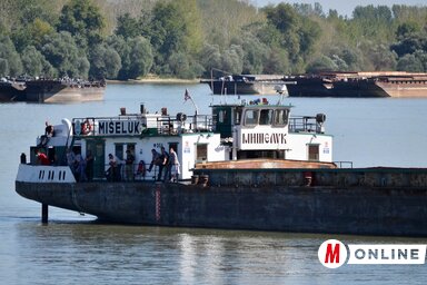 A Dunav grupa agregati dolgozói 2012-ben végső elkeseredésükben zárlat alá helyezték a Duna újvidéki szakaszát (Ótos András archív felvétele 2012 szeptemberéből)