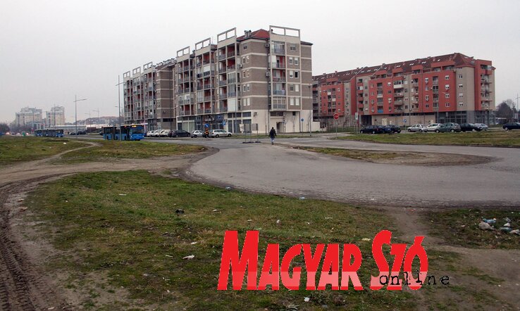 Az új körforgalomnak köszönhetően újabb pontnál ér majd össze Újvidék Veternikkel, ami a környéket vonzóbbá teheti a jövőbeni beruházások tekintetében (Ótos András felvétele)