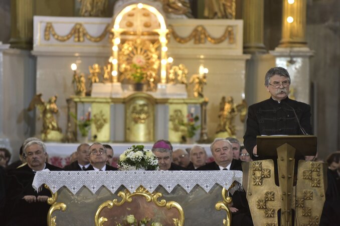 Kövér László, az Országgyűlés elnöke beszédet mond a vallásszabadság első kinyilvánításának 450. évfordulóján tartott hálaadó ünnepségen az erdélyi Tordán (MTI Fotó: Biró István)