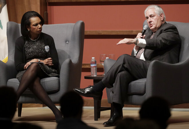 Condoleezza Rice egykori külügyminiszter és Rex Tillerson amerikai külügyminiszter (Fotó: Beta/AP)