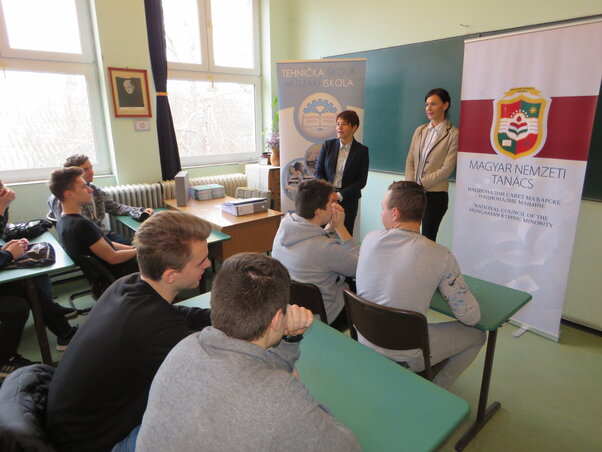 Petkovics Márta és Lajkó Sára adai iskolaigazgató-helyettes a verseny adai megnyitóján