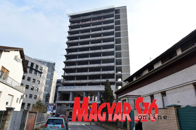 A Munkásegyetem kiégett épülete a hajléktalanok és a drogfüggők gyülekezőhelye az elmúlt 15 évben, remélhetőleg ez hamarosan megváltozik (Ótos András felvétele)