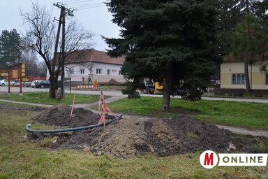 Vízvezetékcsere a falu központjában (Lakatos János felvétele)