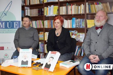 Ambrus Attila, Tóth Lívia és Sarány István a csókai könyvbemutatón (Máriás Endre felvétele)