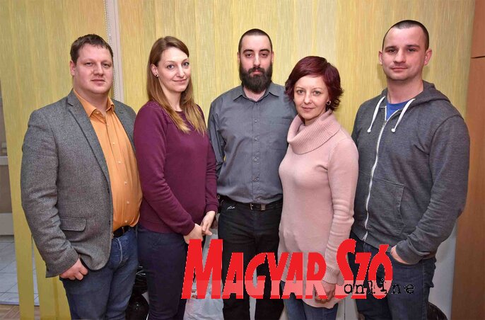 Juhász Gábor, Farkas Athéne, Mohácsi Huba, Fridrik Gertrúd és Kozma Zoltán (Gergely Árpád felvétele) Juhász Gábor, Farkas Athéne, Mohácsi Huba, Fridrik Gertrúd és Kozma Zoltán (Gergely Árpád felvétele)