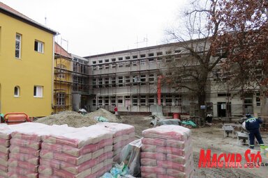 Tavaszra befejeződik az adai iskola renoválása (Fotó: Csincsik Zsolt)