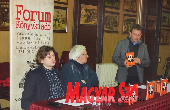 Losoncz Márk, Csorba Béla és Virág Gábor a könyvbemutatón (Góbor Béla felvétele) Losoncz Márk, Csorba Béla és Virág Gábor a könyvbemutatón (Góbor Béla felvétele)