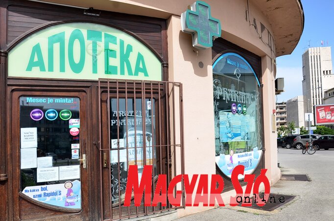Az önkormányzat abban reménykedik, hogy a magán és az állami tőke társításának köszönhetően megmarad állami tulajdonban az Újvidéki Gyógyszertár hálózata a városban és a peremvárosi településeken (Dávid Csilla felvétele)