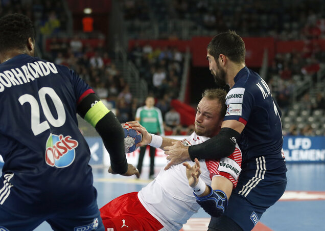 Toft Hansen a bronzmérkőzés legjobbjának, Karabatićnak az ölelésében (Fotó: Beta/AP) Toft Hansen a bronzmérkőzés legjobbjának, Karabatićnak az ölelésében (Fotó: Beta/AP)