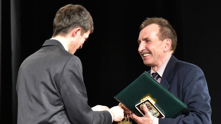 Papp László átveszi a díjat