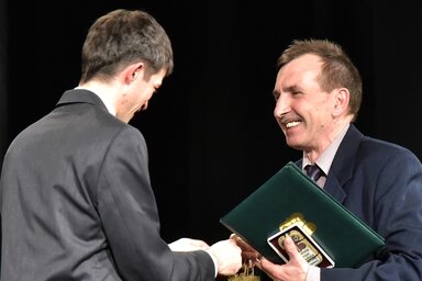 Papp László átveszi a díjat