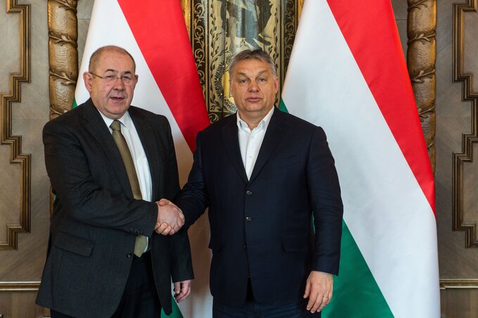Orbán Viktor magyar miniszterelnök fogadja Pásztor Istvánt, a Vajdasági Magyar Szövetség elnökét az Országházban (MTI Fotó: Miniszterelnöki Sajtóiroda)