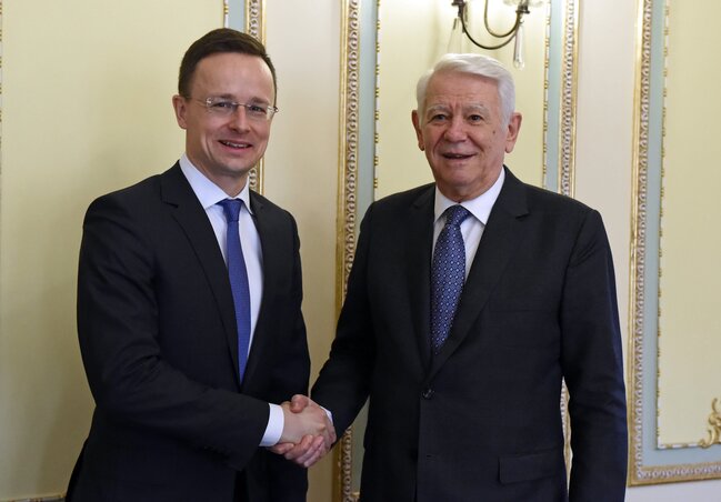 Szijjártó Péter és Teodor Melescanu (Fotó: MTI) Szijjártó Péter és Teodor Melescanu (Fotó: MTI)