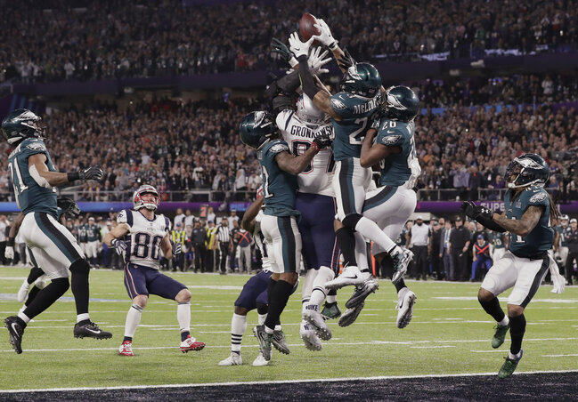 Rob Gronkowski egy emeletes Eagels-szendvicsben (Fotó: Beta/AP) Rob Gronkowski egy emeletes Eagels-szendvicsben (Fotó: Beta/AP)