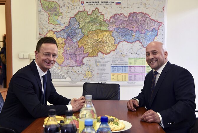 A magyar külügyminiszter találkozott Menyhárt Józseffel, az MKP elnökével is (Fotó: MTI)