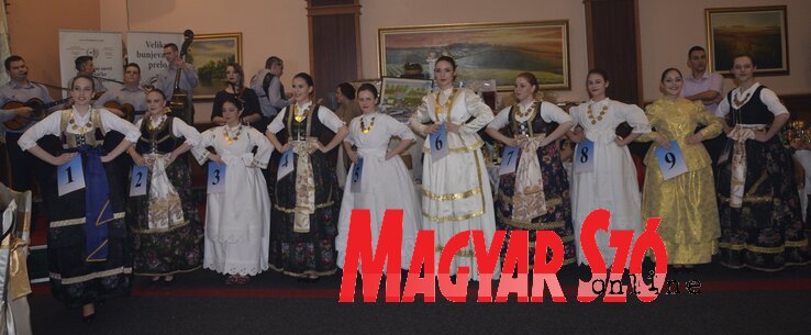 A fonók megválasztása volt az est fénypontja (Paszterkó Erika fotója) A fonók megválasztása volt az est fénypontja (Paszterkó Erika fotója)
